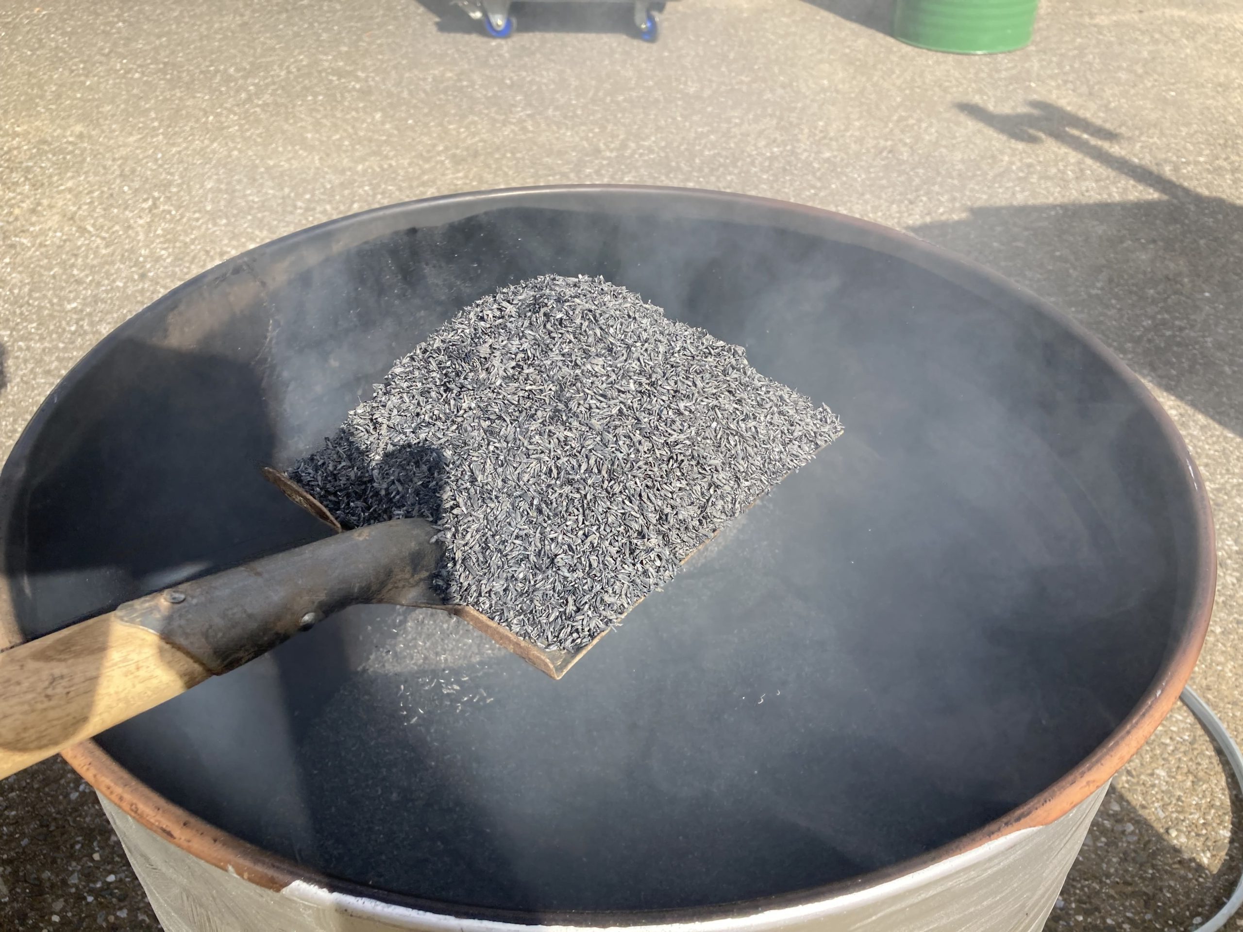 籾殻くん炭とは？土壌改良資材としての効果と作り方、使用方法（イメージ）